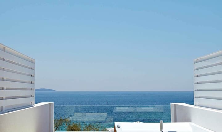 Lichnos Beach Hotel & Suites