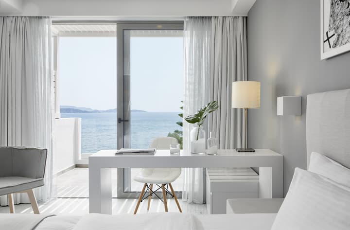 Lichnos Beach Hotel & Suites