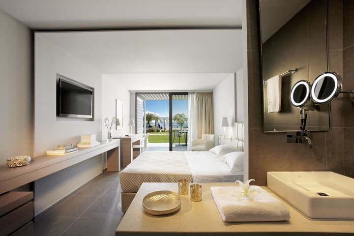 Lichnos Beach Hotel & Suites