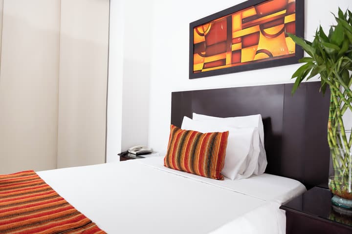 TAMA Hotel Granada Real Cali