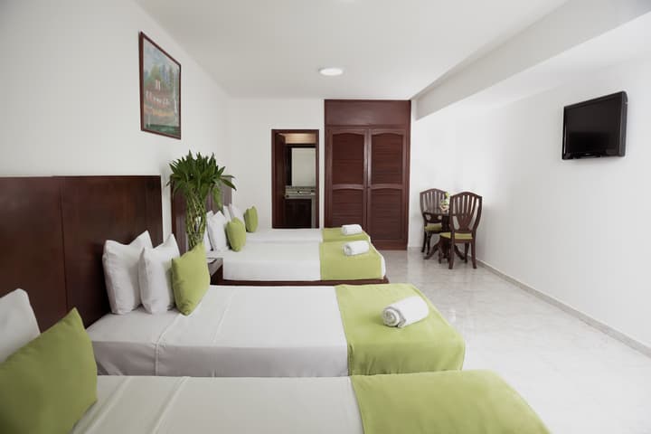 TAMA Hotel Granada Real Cali