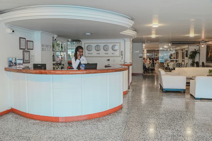 TAMA Hotel Granada Real Cali