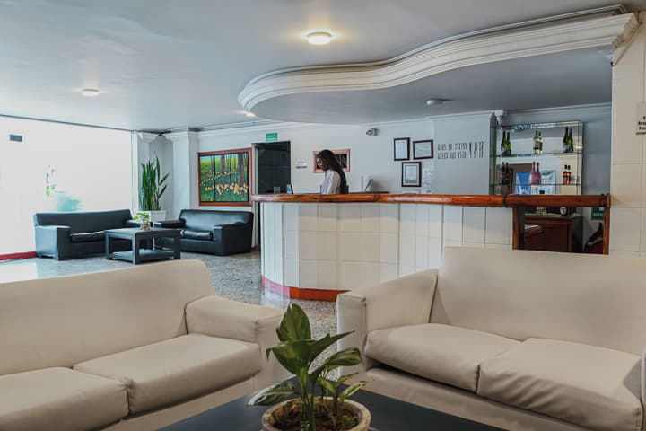 TAMA Hotel Granada Real Cali