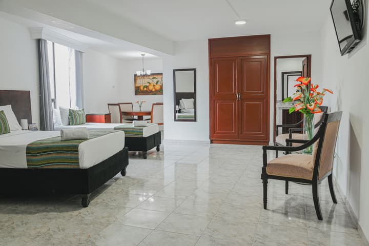 TAMA Hotel Granada Real Cali