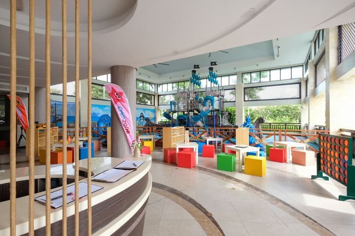 Crimson Resort and Spa Mactan