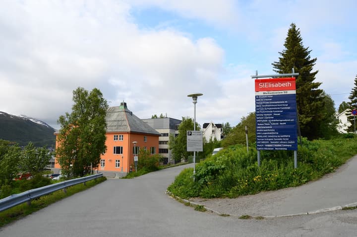 Enter St. Elisabeth Hotel