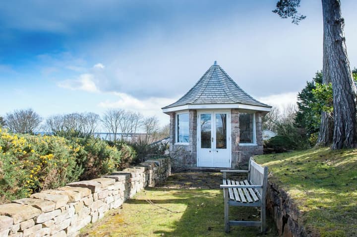 Invernairne Guest House
