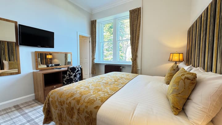 Invernairne Guest House