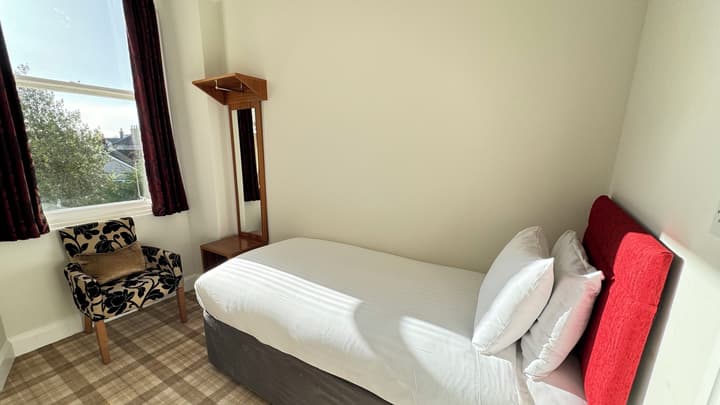 Invernairne Guest House
