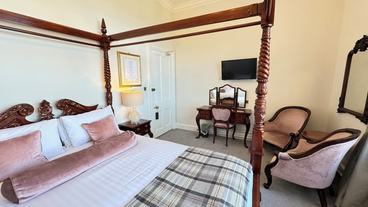 Invernairne Guest House