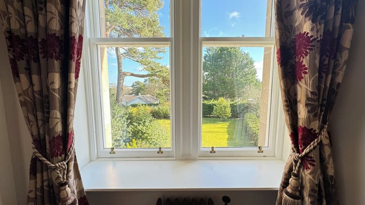 Invernairne Guest House