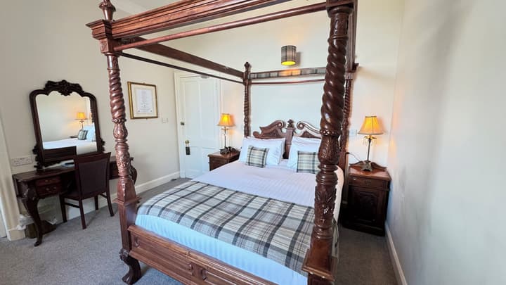 Invernairne Guest House