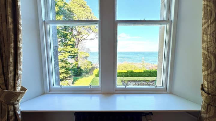 Invernairne Guest House
