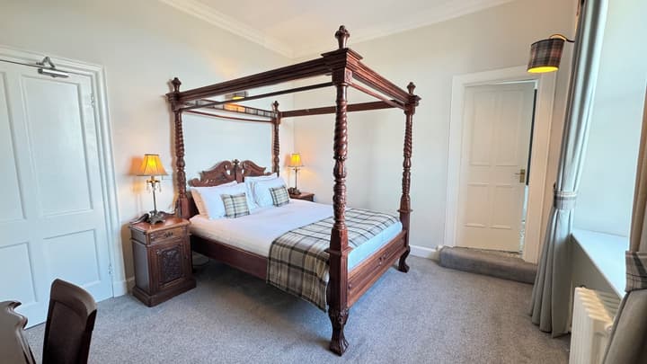 Invernairne Guest House