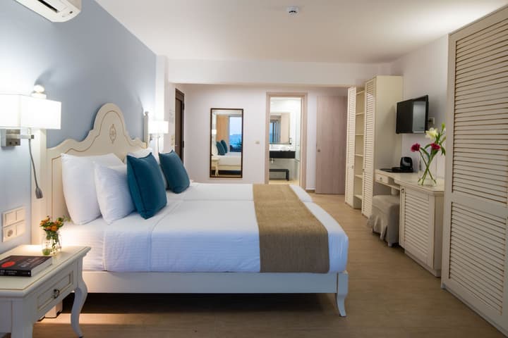 Alexander Beach Hotel & Village Resort