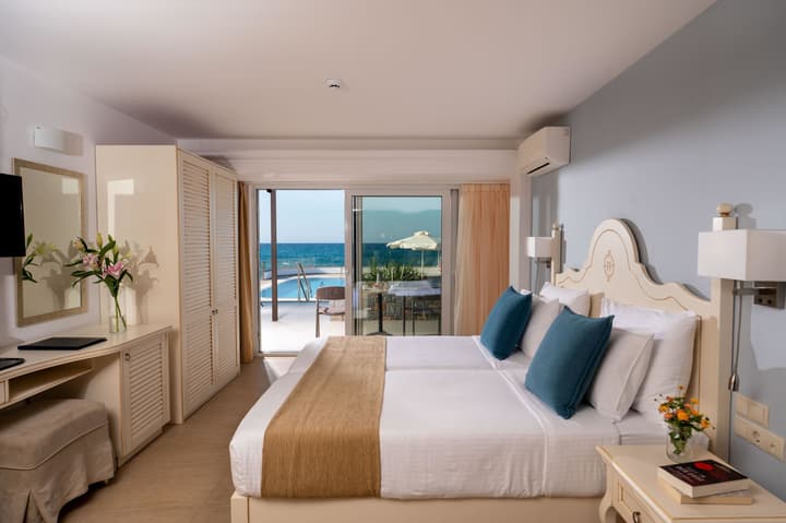 Alexander Beach Hotel & Village Resort