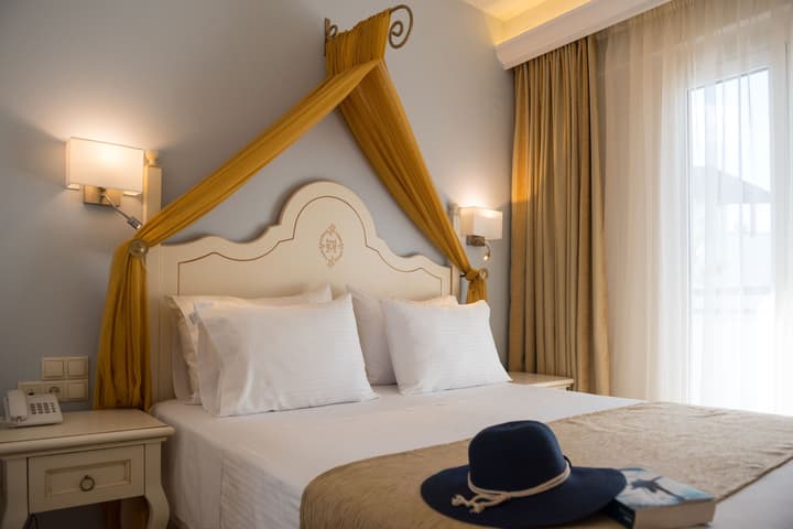 Alexander Beach Hotel & Village Resort