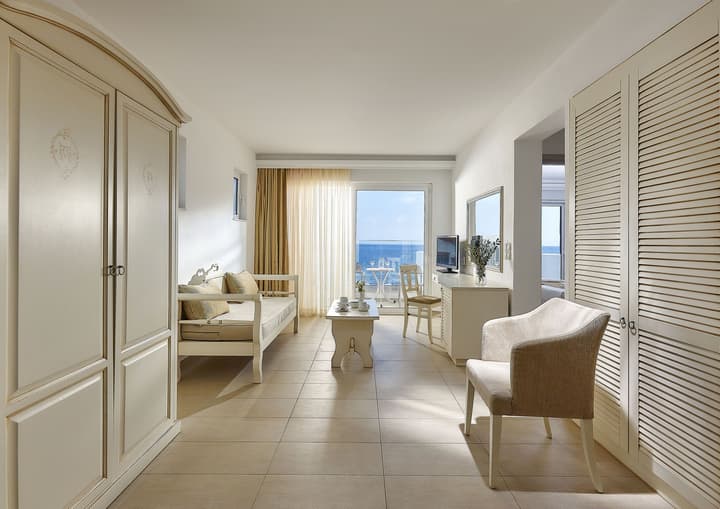 Alexander Beach Hotel & Village Resort