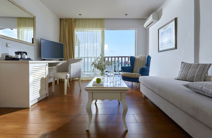 Alexander Beach Hotel & Village Resort