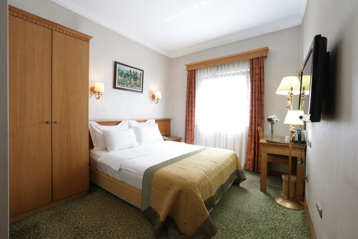 Usta Park Hotel