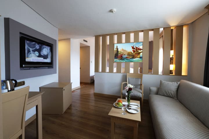 Usta Park Hotel