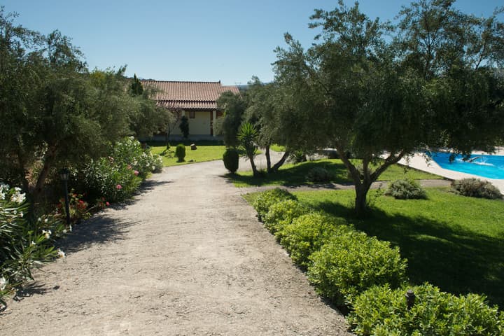 Villas Lefkothea