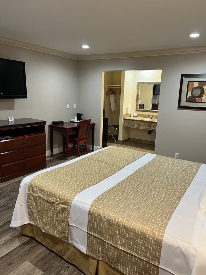 Travelodge by Wyndham Brea