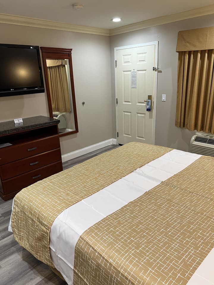 Travelodge by Wyndham Brea
