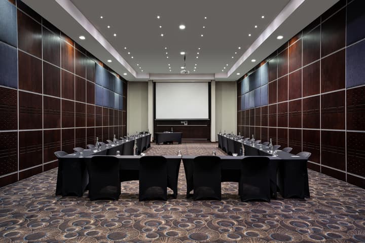 Premier Hotel OR Tambo