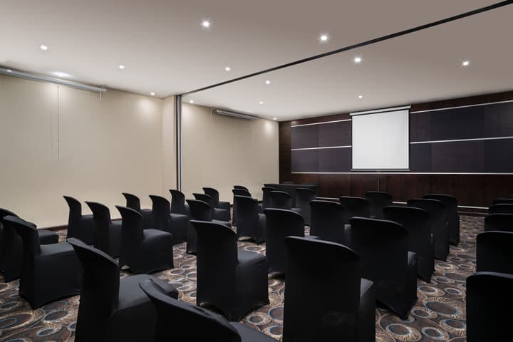 Premier Hotel OR Tambo