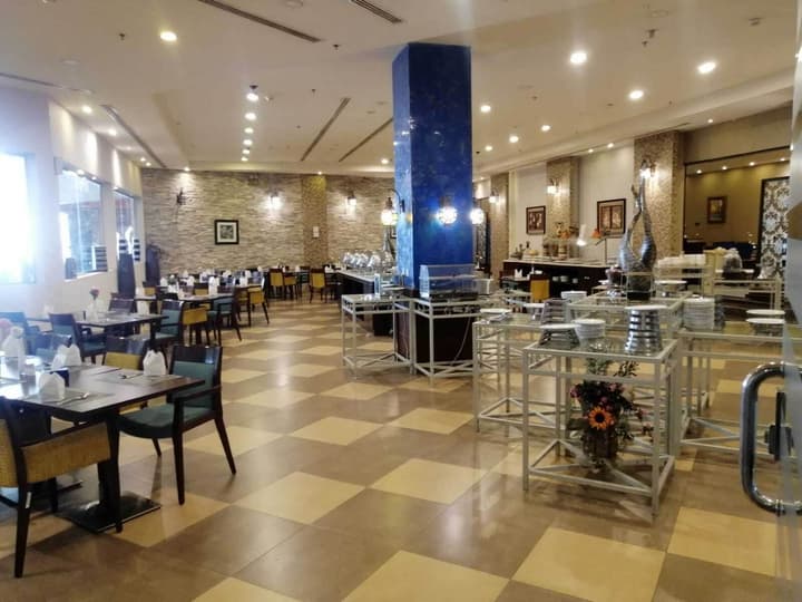 Golden Tulip Hail