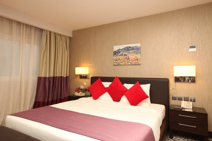 Golden Tulip Hail