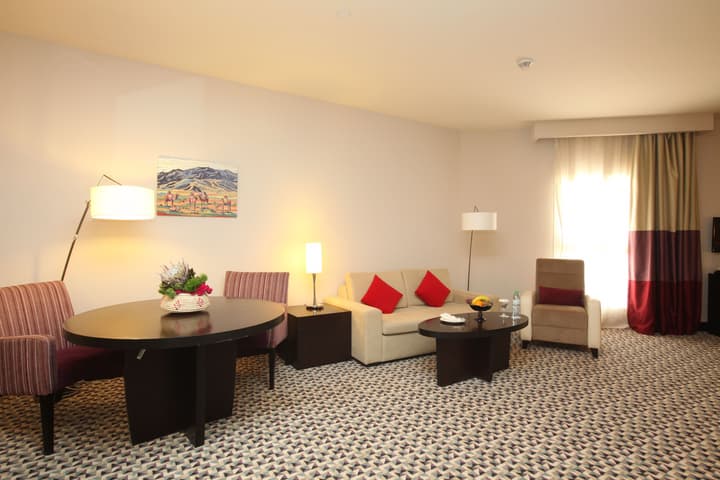 Golden Tulip Hail