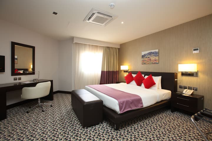 Golden Tulip Hail