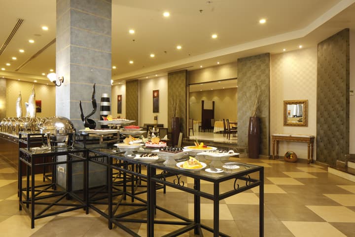 Golden Tulip Hail