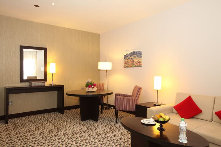 Golden Tulip Hail
