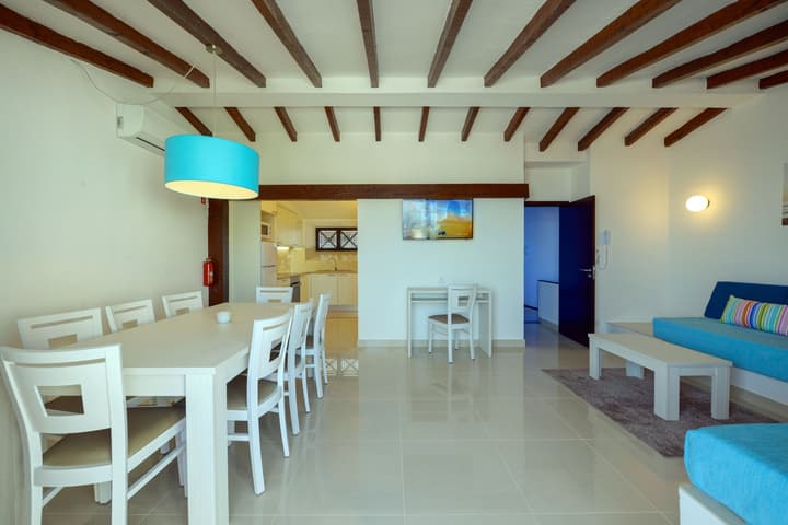 3HB Golden Beach