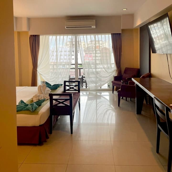 Golden Sea Pattaya Hotel