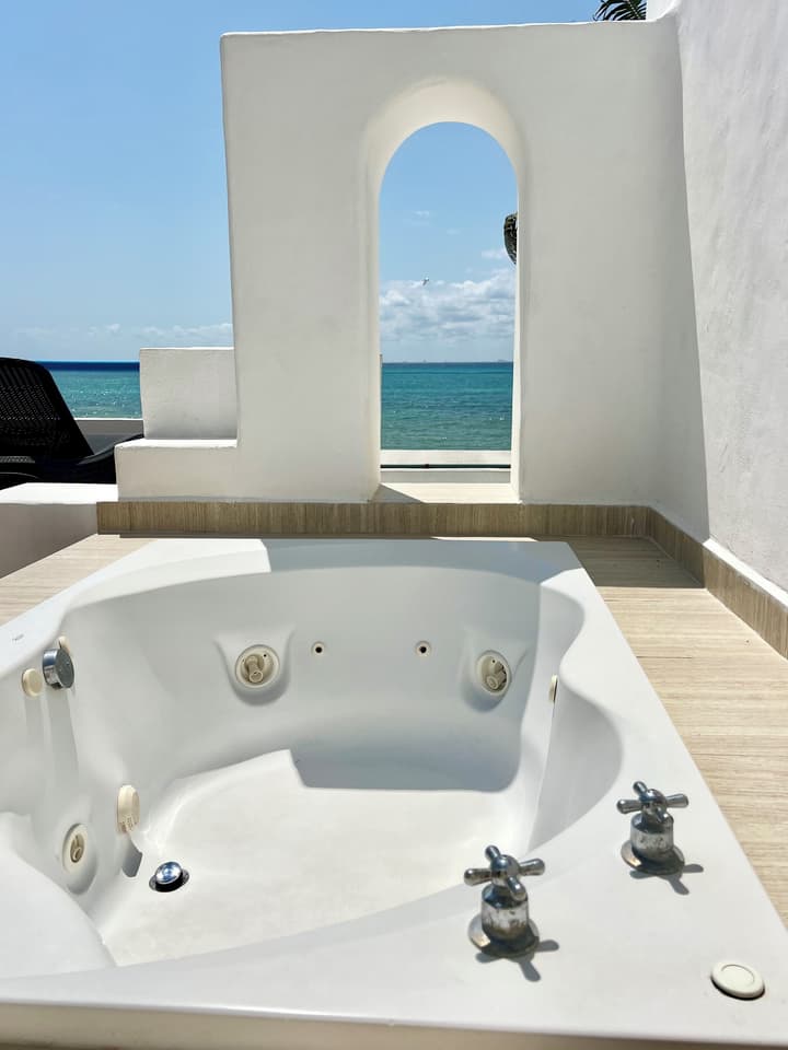 Pelicano Inn Playa del Carmen - Beachfront Hotel