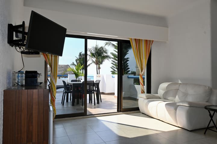 Pelicano Inn Playa del Carmen - Beachfront Hotel