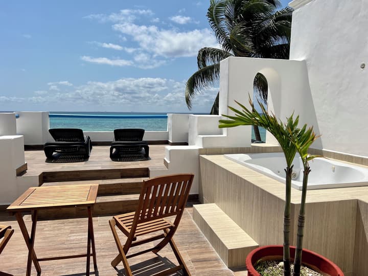 Pelicano Inn Playa del Carmen - Beachfront Hotel