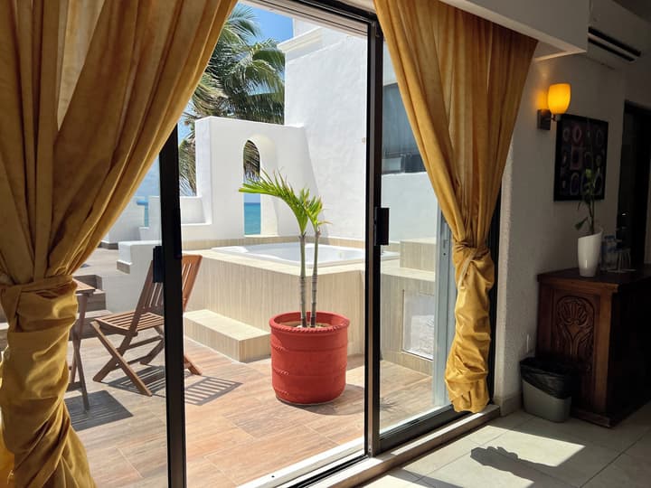 Pelicano Inn Playa del Carmen - Beachfront Hotel