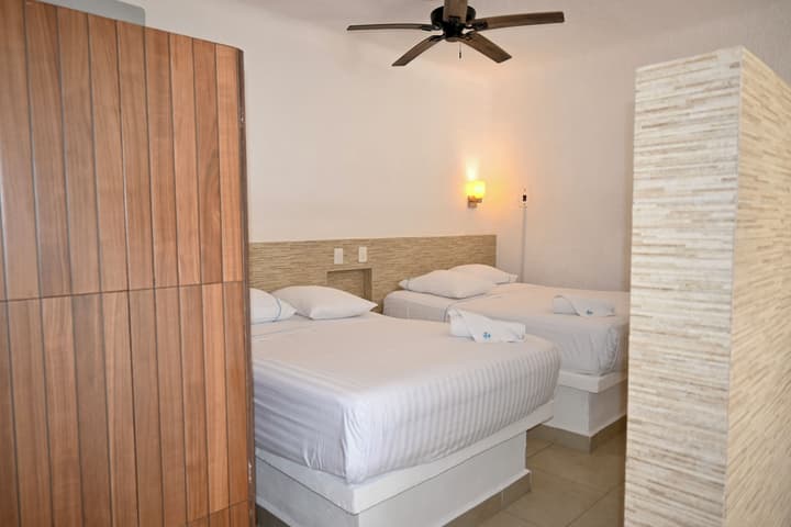 Pelicano Inn Playa del Carmen - Beachfront Hotel