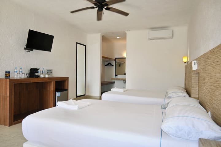 Pelicano Inn Playa del Carmen - Beachfront Hotel