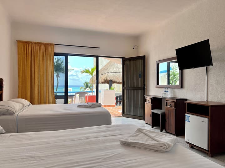 Pelicano Inn Playa del Carmen - Beachfront Hotel