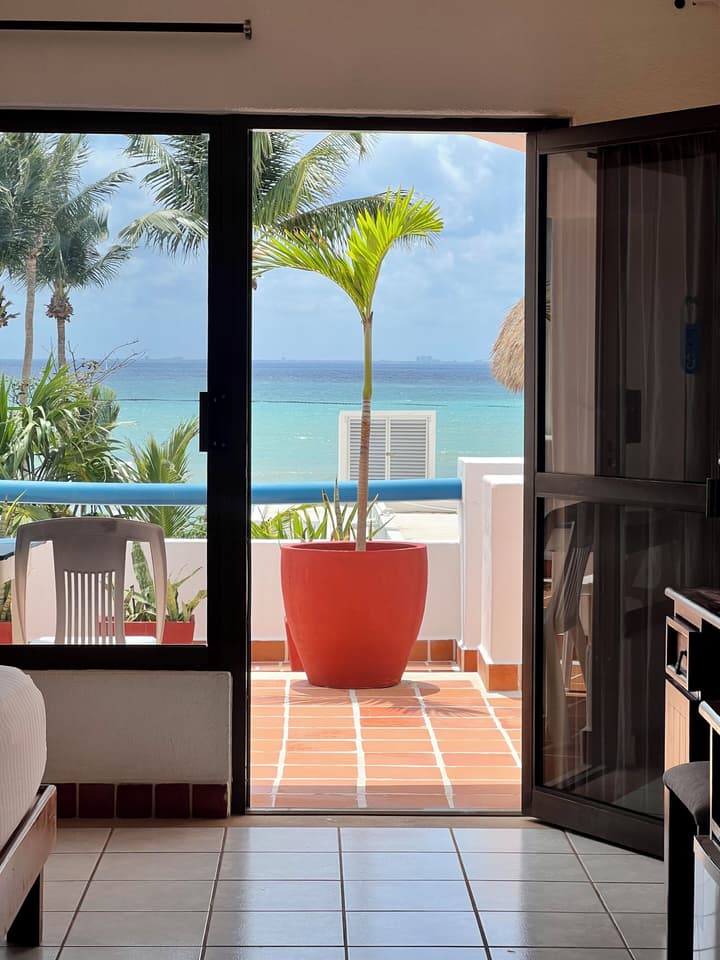 Pelicano Inn Playa del Carmen - Beachfront Hotel
