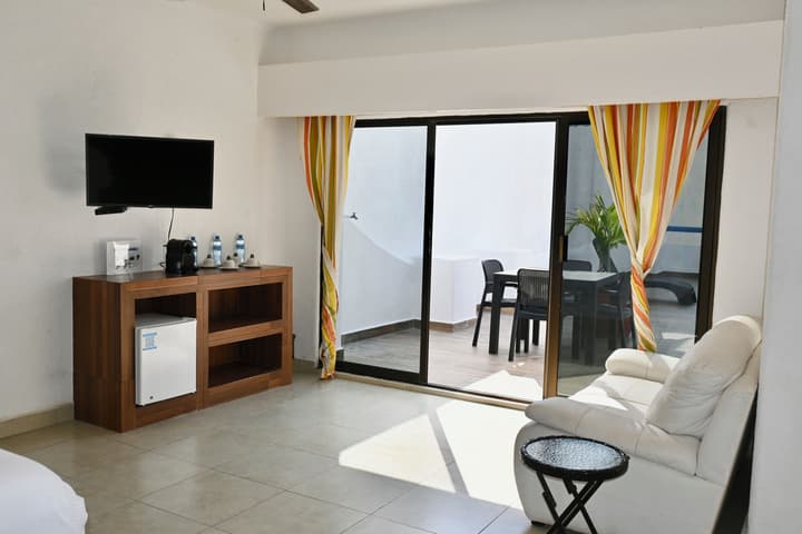 Pelicano Inn Playa del Carmen - Beachfront Hotel