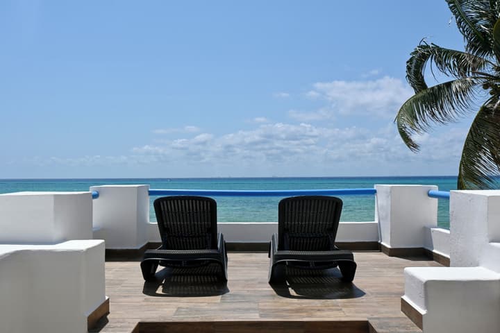 Pelicano Inn Playa del Carmen - Beachfront Hotel