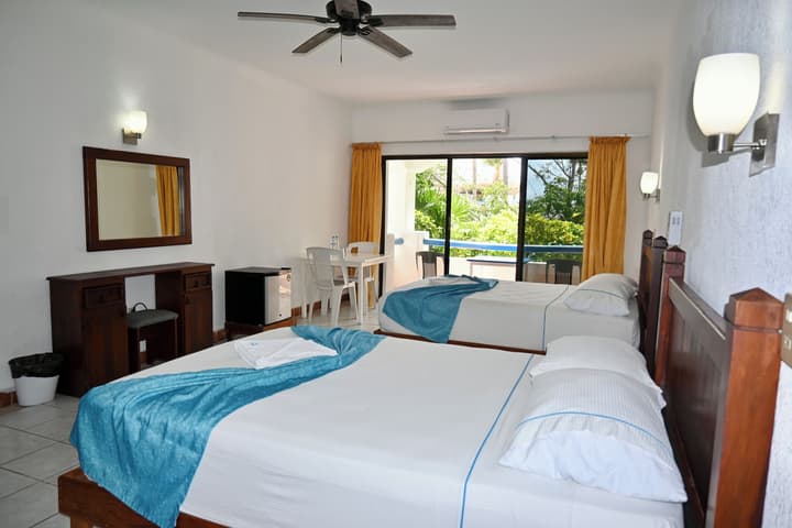 Pelicano Inn Playa del Carmen - Beachfront Hotel