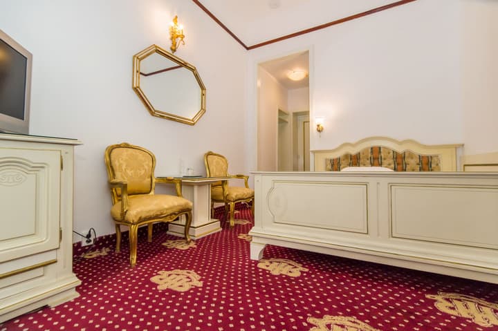 Hotel Imparatul Romanilor